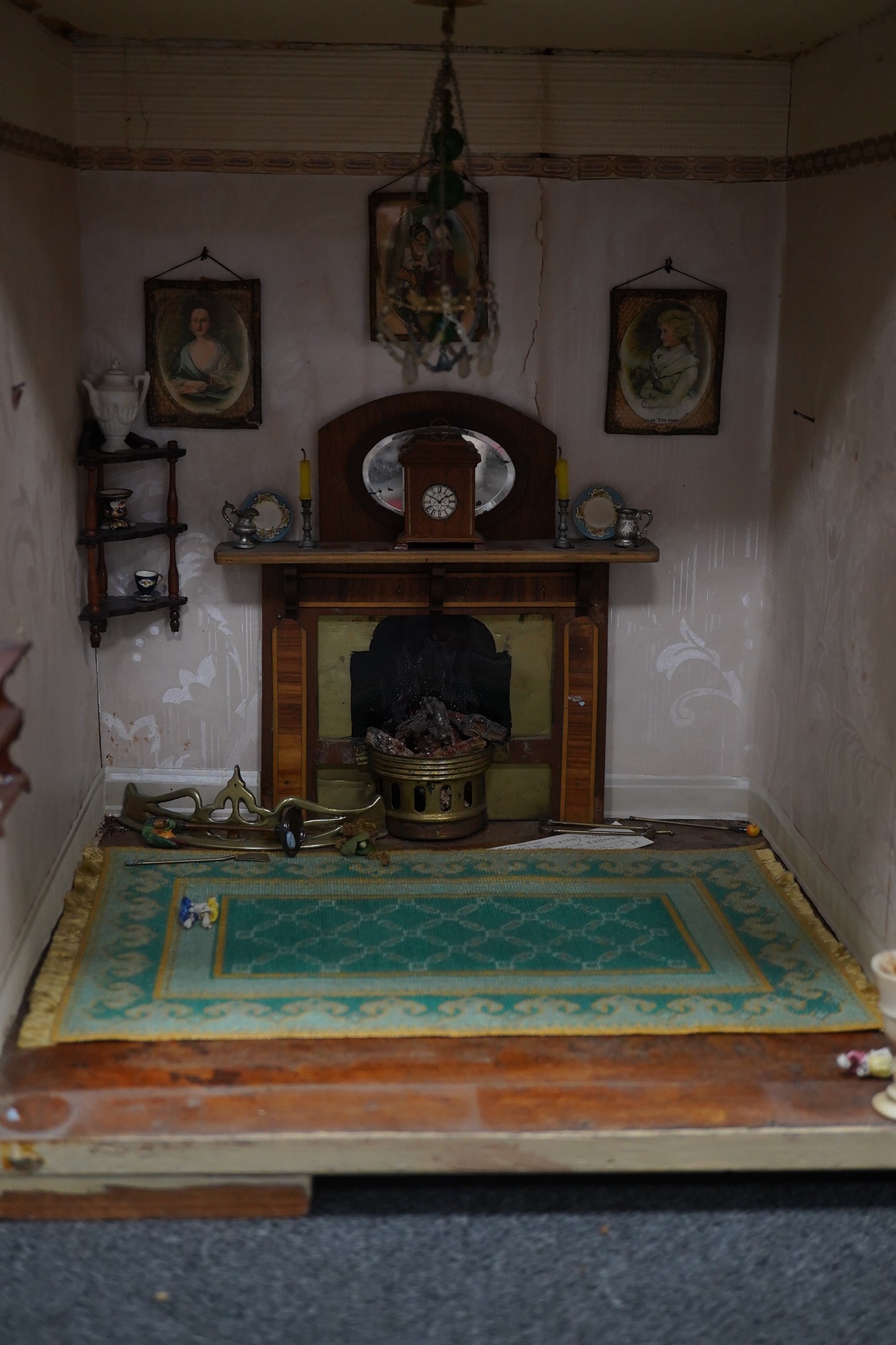 A early 20th century George III style doll’s house ‘Hinxworth Place’, together with extensive furnishings, height 97cm, width 72cm, depth 35cm. Condition - fair.